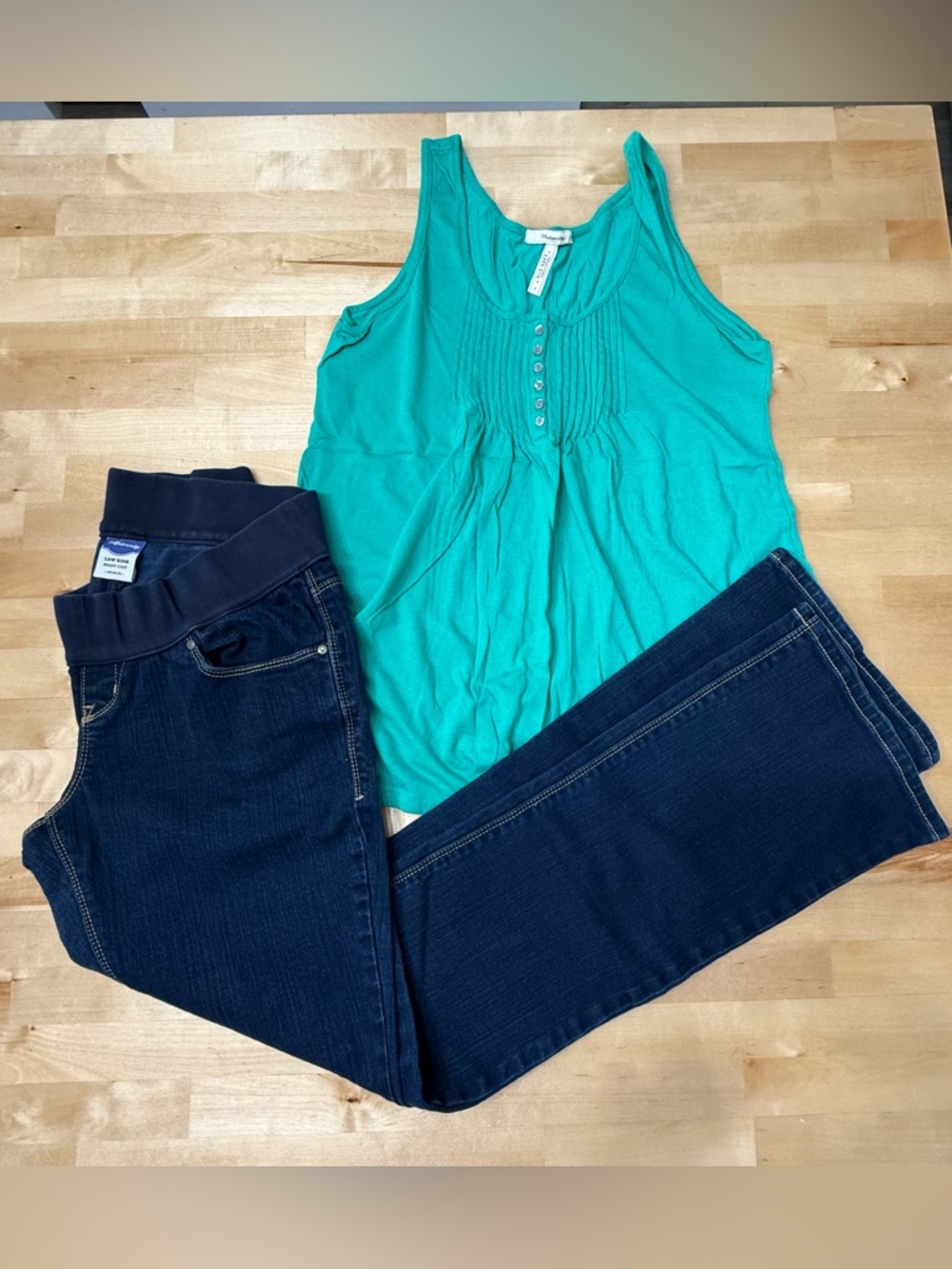 Old Navy Low-Rise Boot-Cut Maternity Jeans Sz 2 and Green Top Sz S GUC